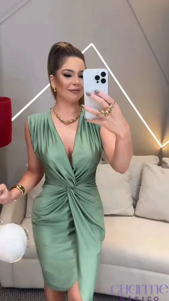 Vestido Verde Grace – Sofisticação e Elegância Atemporal