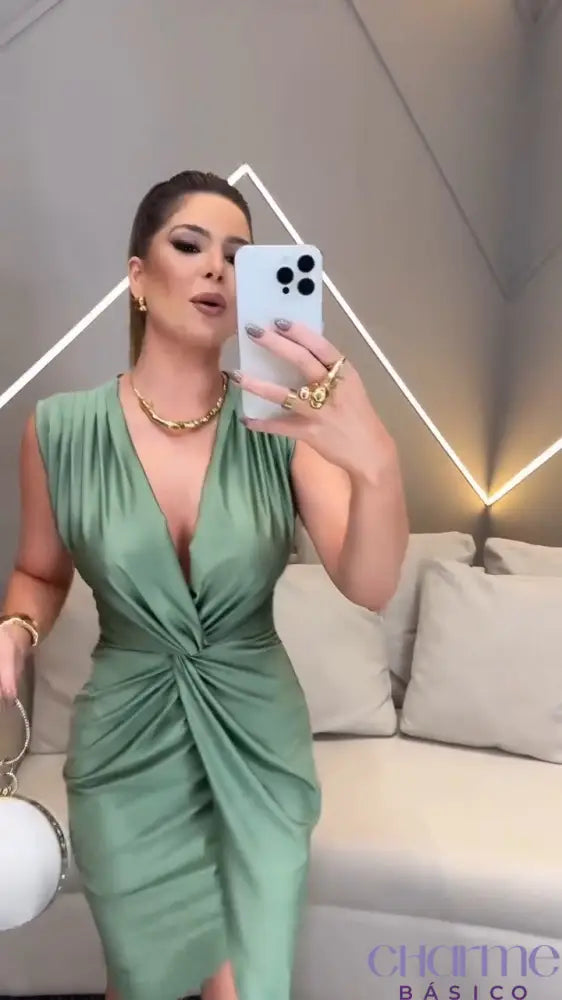 Vestido Verde Grace – Sofisticação e Elegância Atemporal