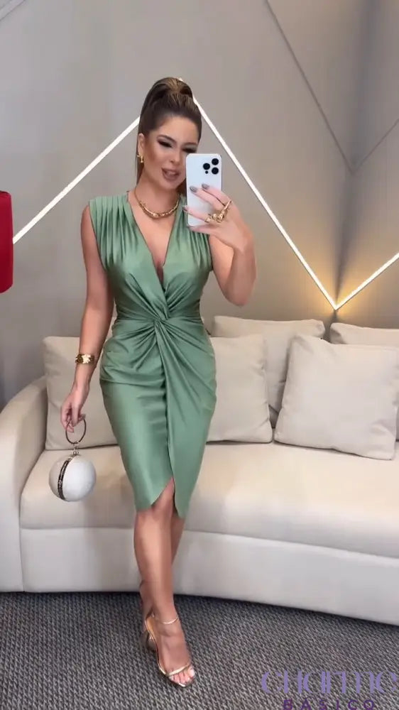 Vestido Verde Grace – Sofisticação e Elegância Atemporal