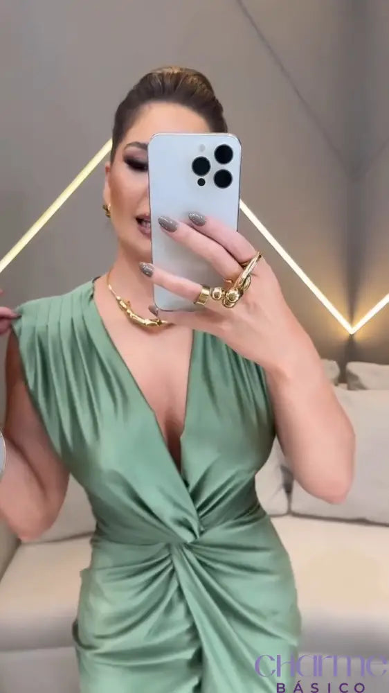 Vestido Verde Grace – Sofisticação e Elegância Atemporal